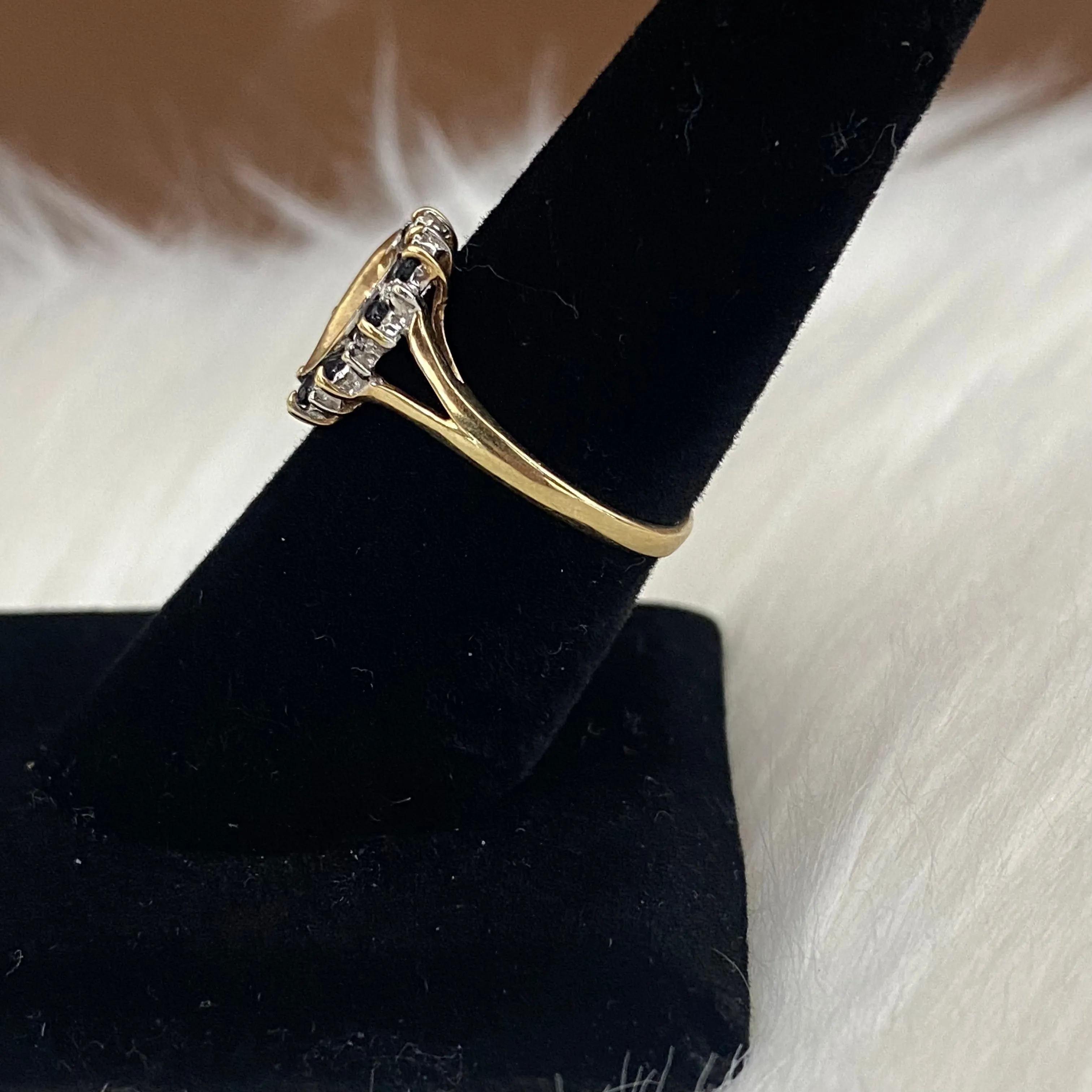 10K Yellow Gold Diamond Heart Ring Ct Dia/Sapphire / 2.3gr / Size 7