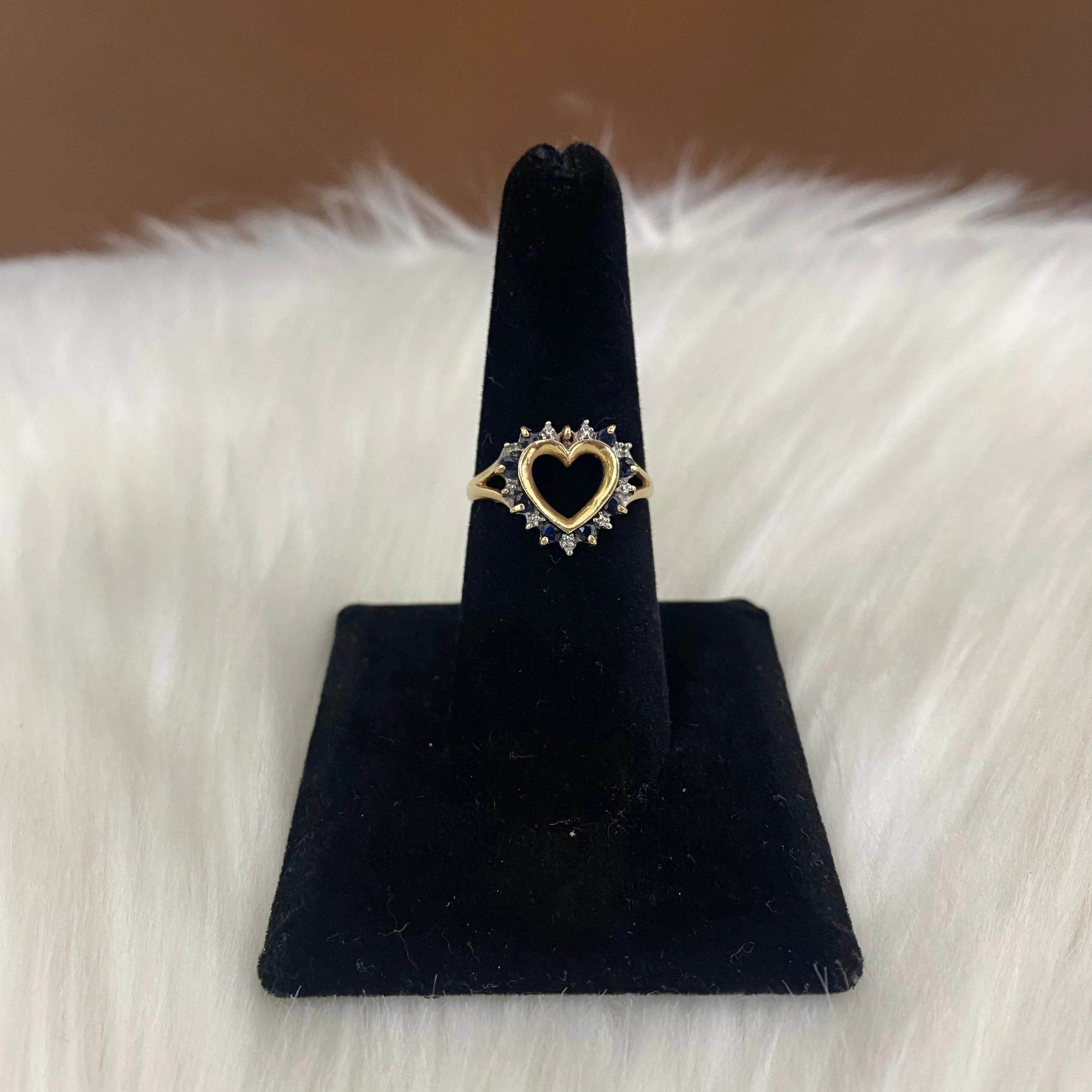 10K Yellow Gold Diamond Heart Ring Ct Dia/Sapphire / 2.3gr / Size 7