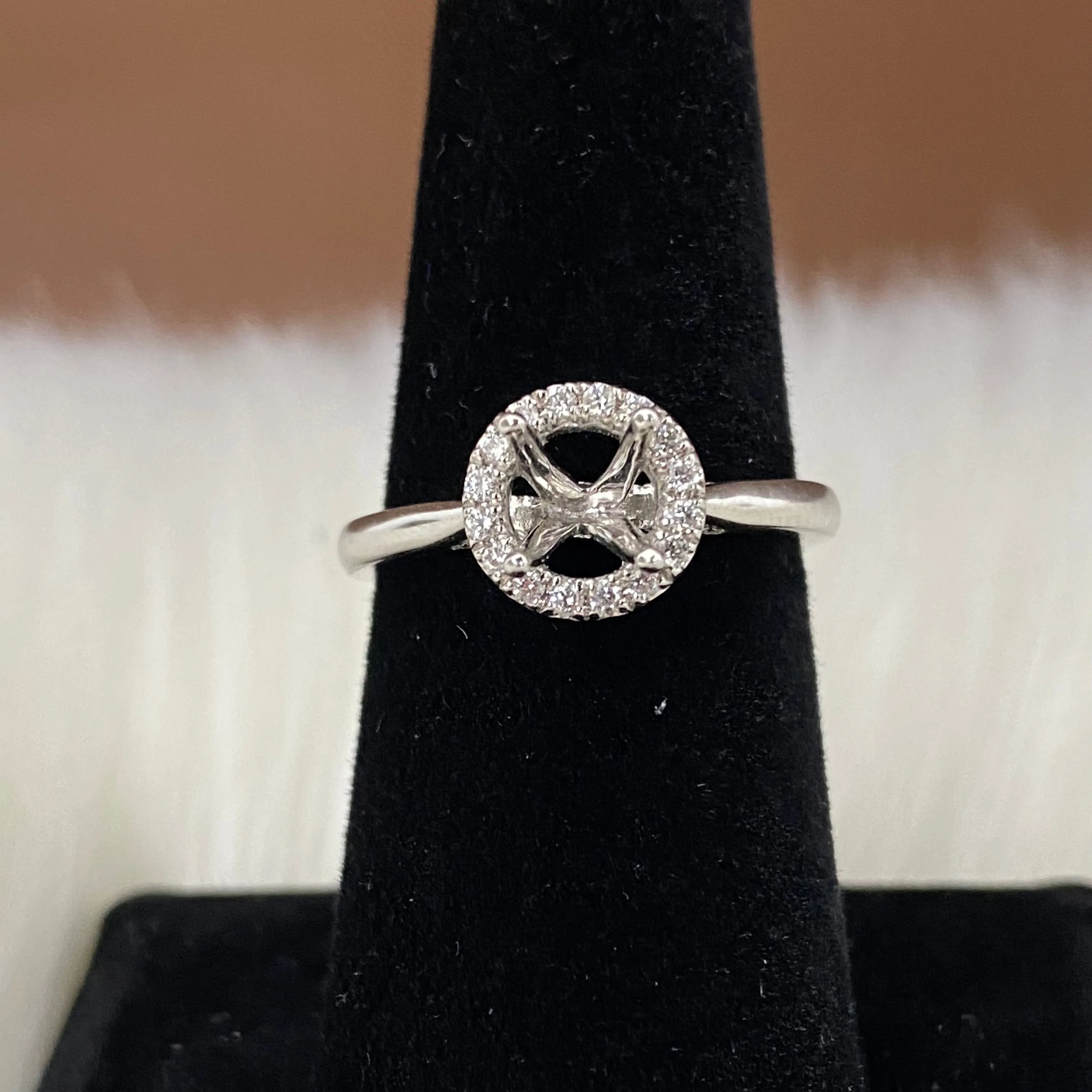 14K White Gold Diamond Circle Wedding Setting No Stone Engagement Ring 0.30Ct Dia / 3.8gr / Size 6.5