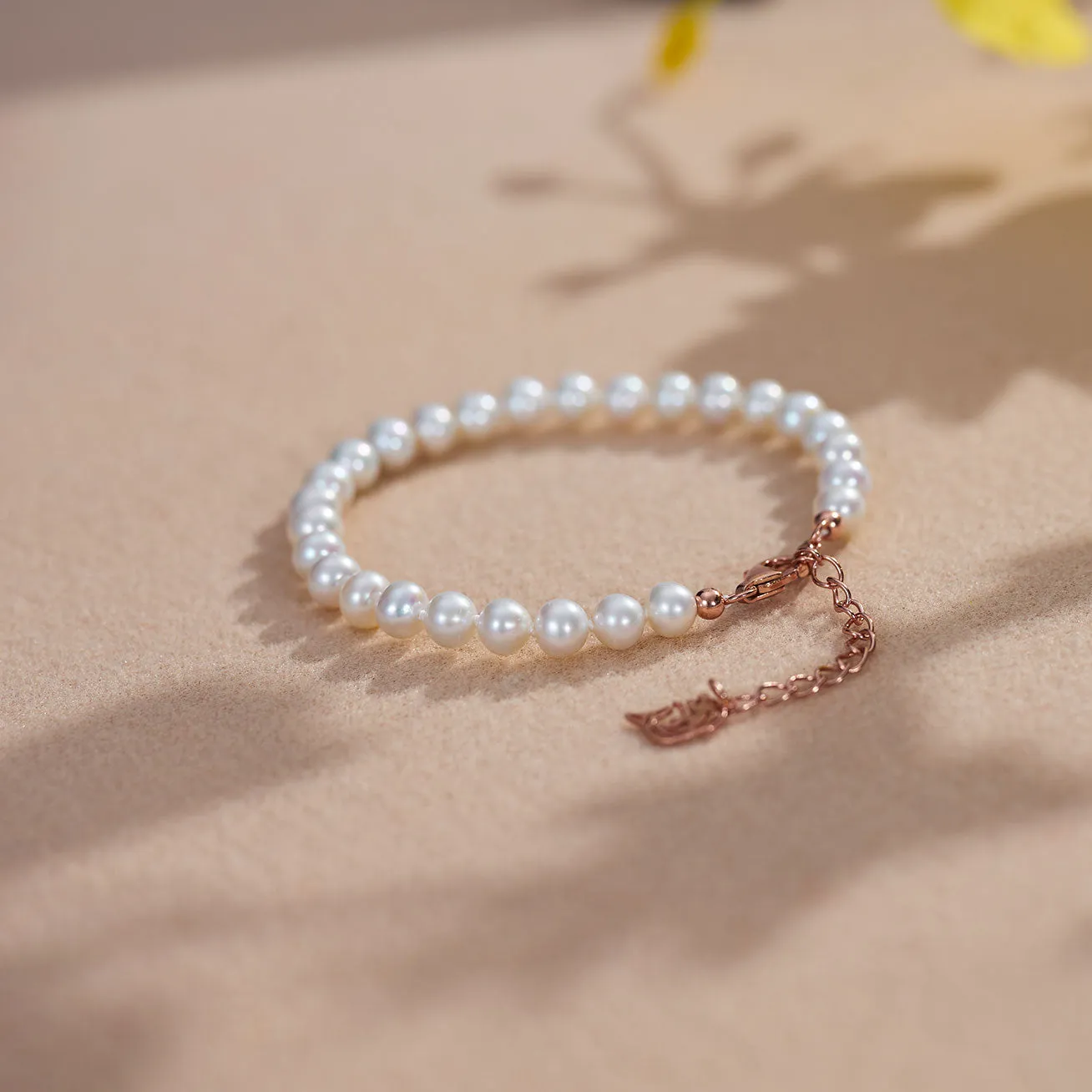 Brilliant Lustre White Freshwater Pearl Bracelet WB00231