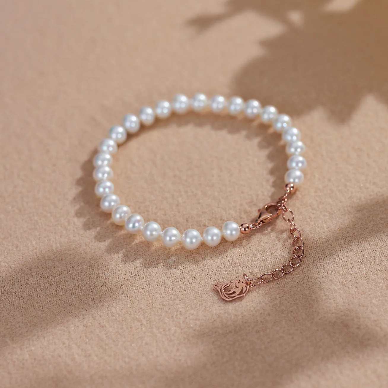 Brilliant Lustre White Freshwater Pearl Bracelet WB00231