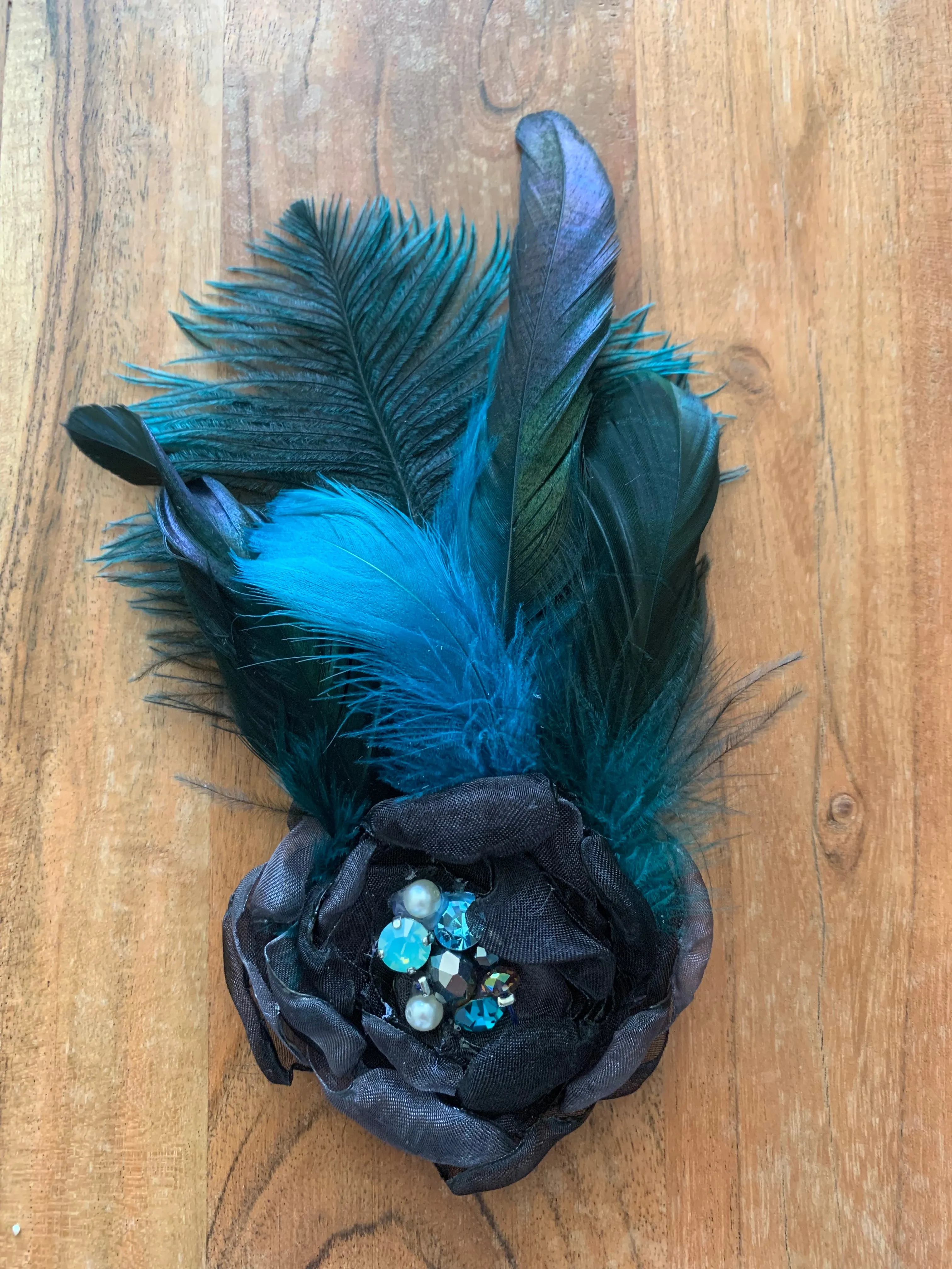 Feather brooch