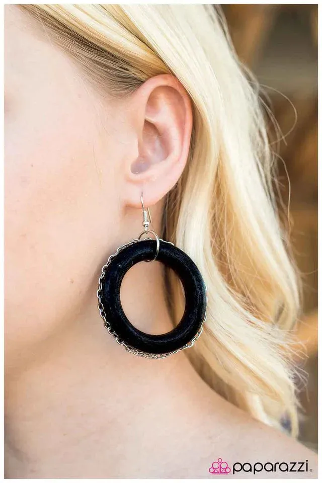 Paparazzi Earring ~ Chain Reaction - Black