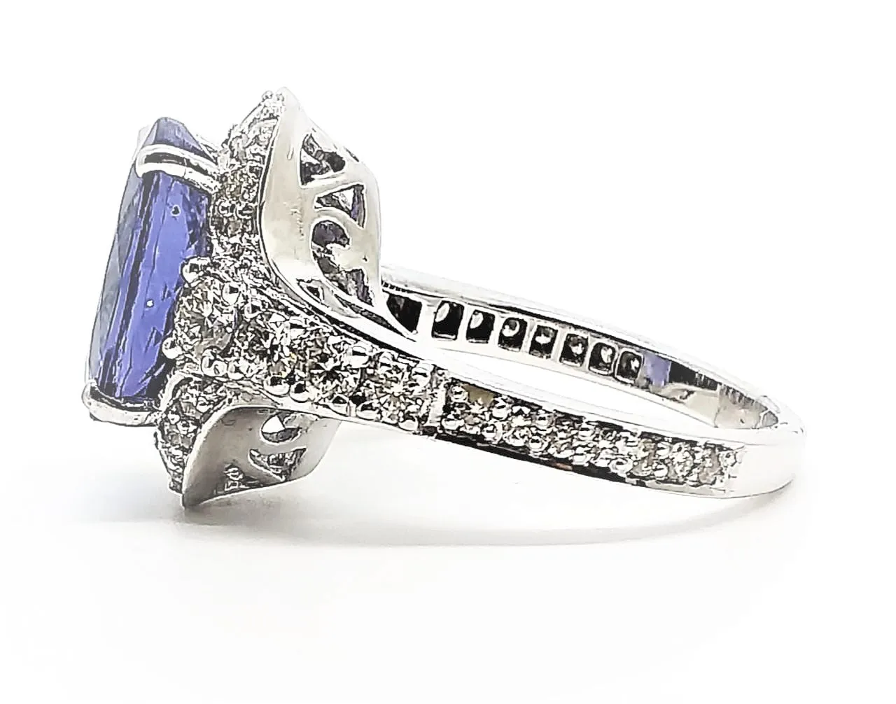 TANZANITE AND DIAMOND ELITE RING AD NO.1620