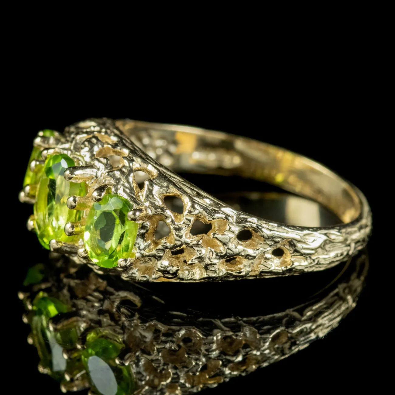 Victorian Style Peridot Trilogy Ring 9ct Gold