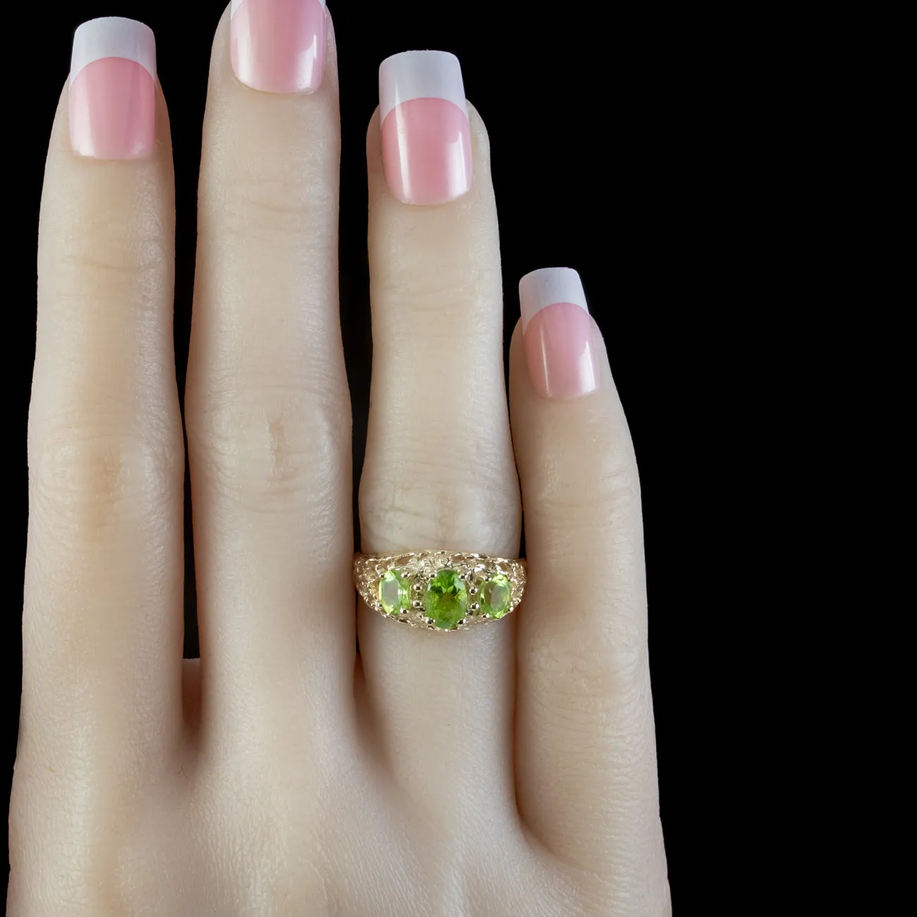 Victorian Style Peridot Trilogy Ring 9ct Gold